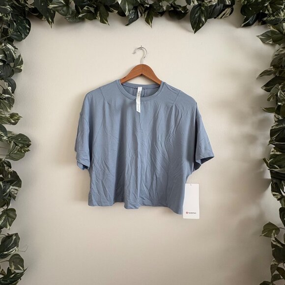 Lululemon Athletic Abrasion Resistant Training Short Sleeve Chambray NWT Size 8 - Picture 1 of 7